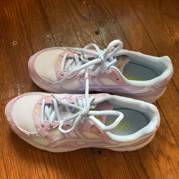 NEW ASICS  worn once - Picture 3 of 3